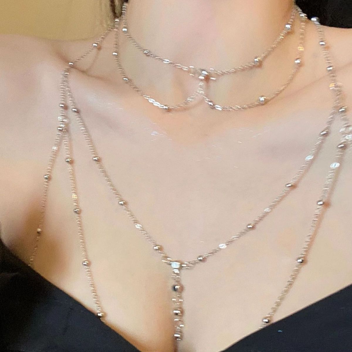 Fashionable diamond bead chain body chain decorated with diamond pendant tassel necklace chest chain fashionable women's European and American trendy chain