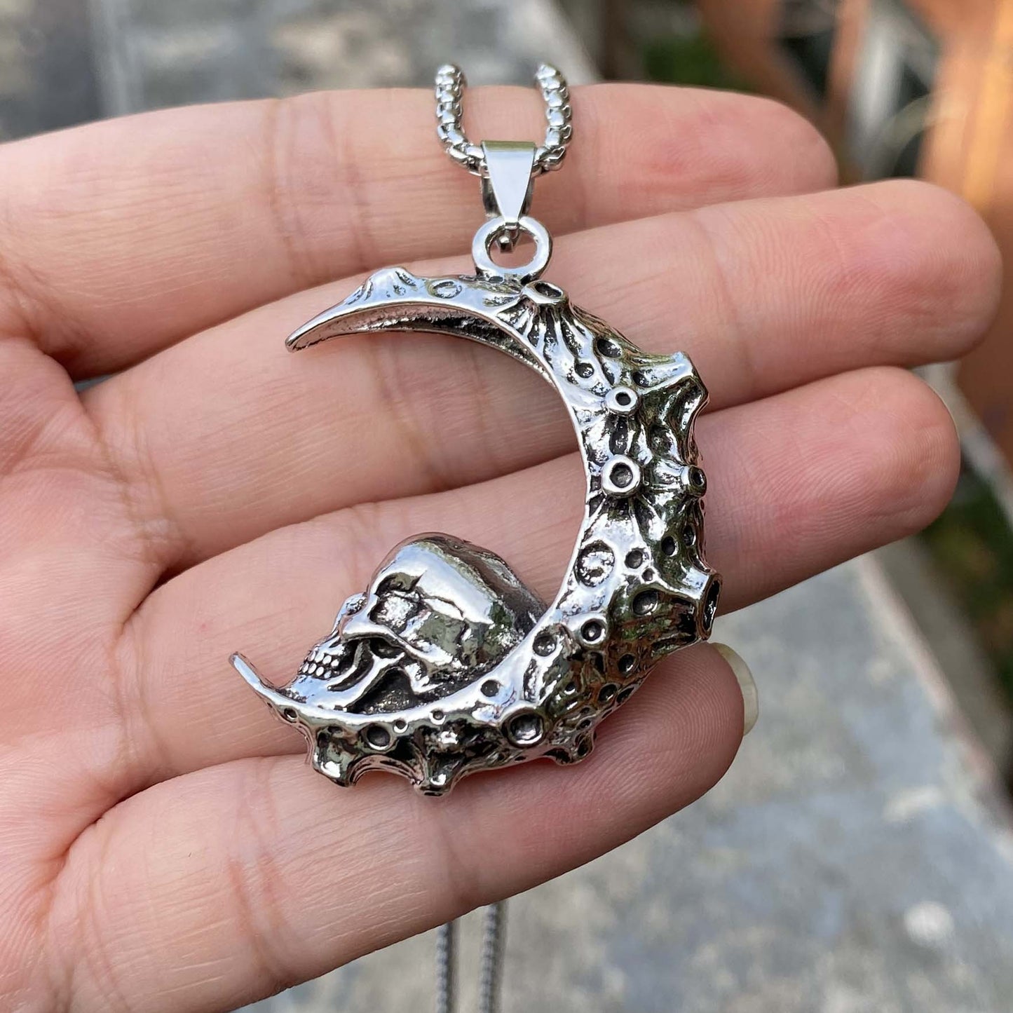 New fashion trend creative moon necklace retro hip hop crescent skull pendant men's accessories