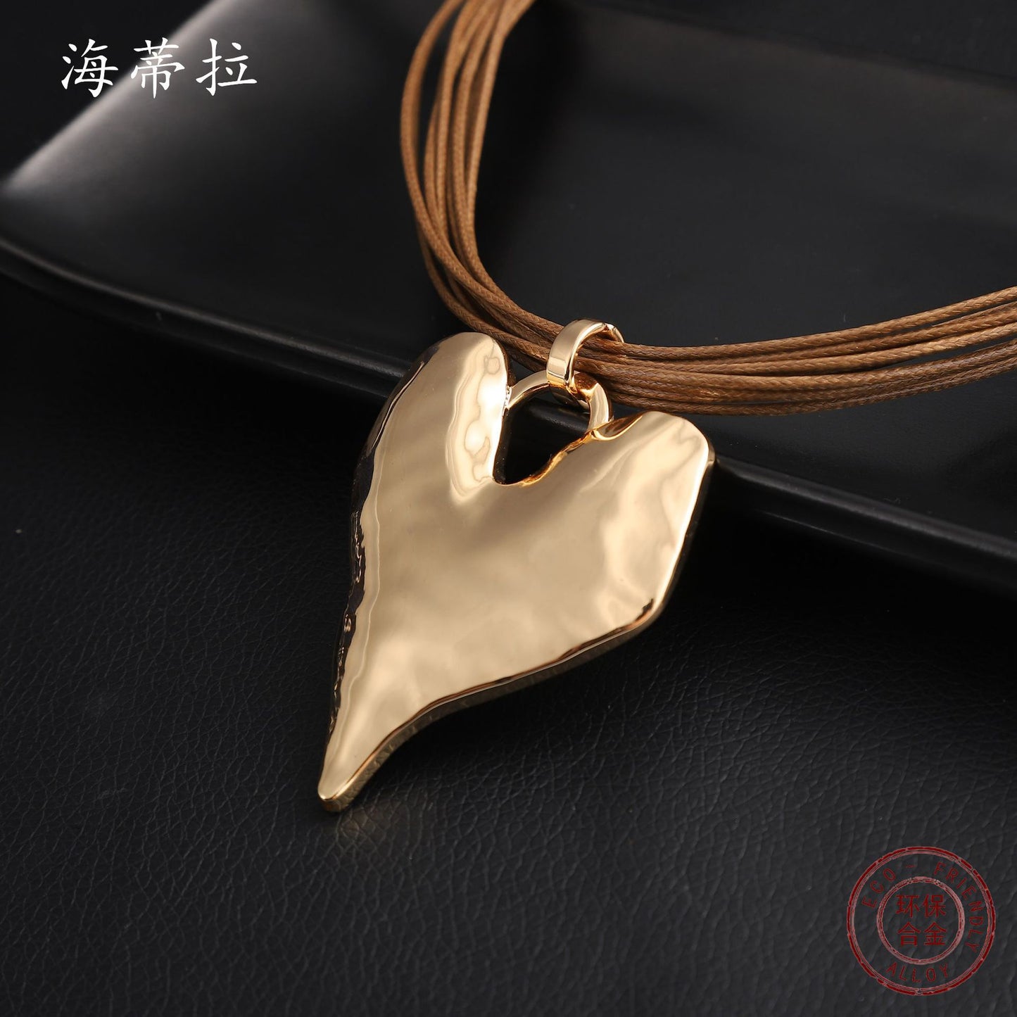 Golden three-dimensional love leather rope pendant, irregular heart-shaped high-end versatile necklace for women