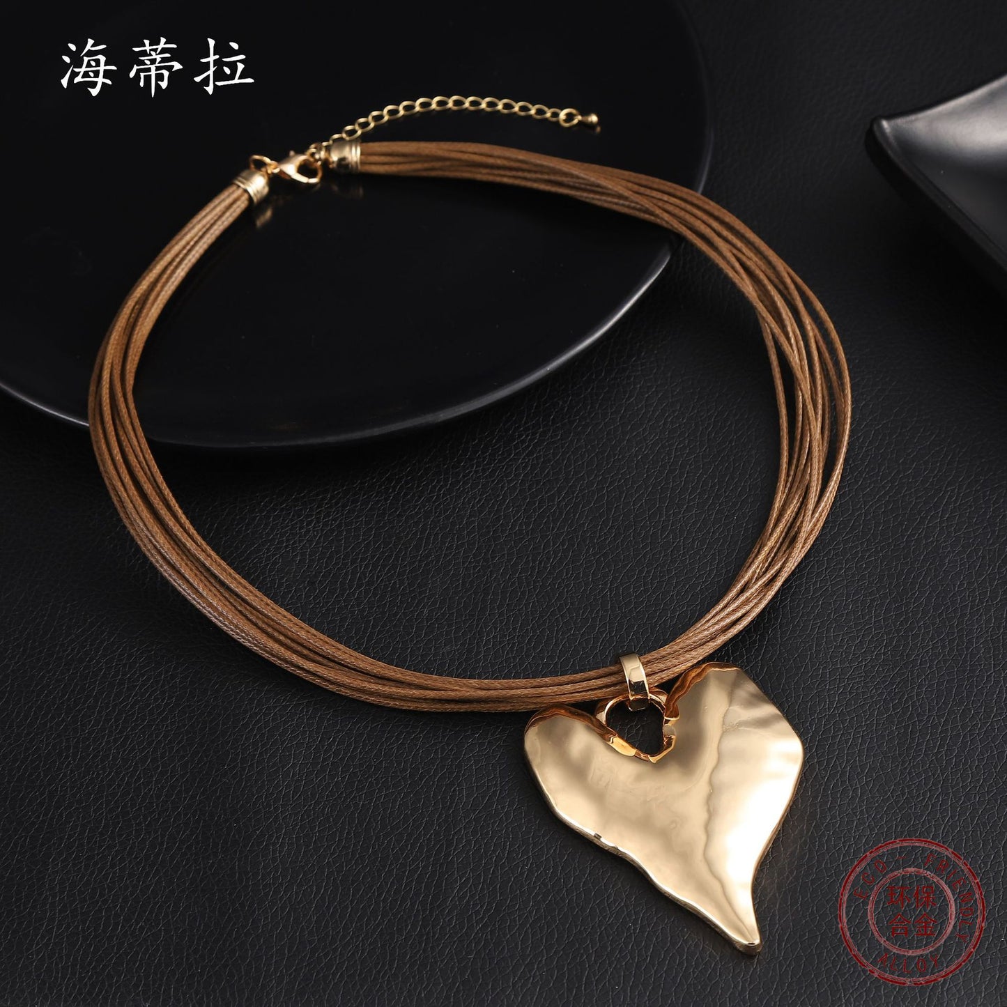 Golden three-dimensional love leather rope pendant, irregular heart-shaped high-end versatile necklace for women